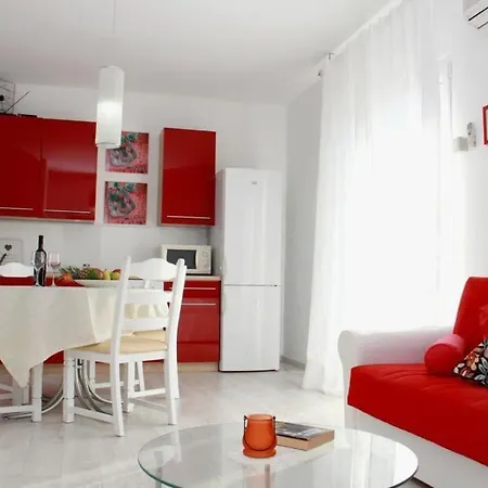 Sea View And Beach Apartament Green, Petar House Apartmán *