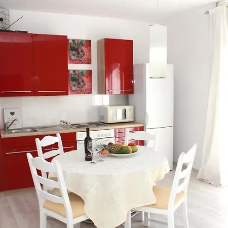Sea View And Beach Apartament Green, Petar House Apartmán *